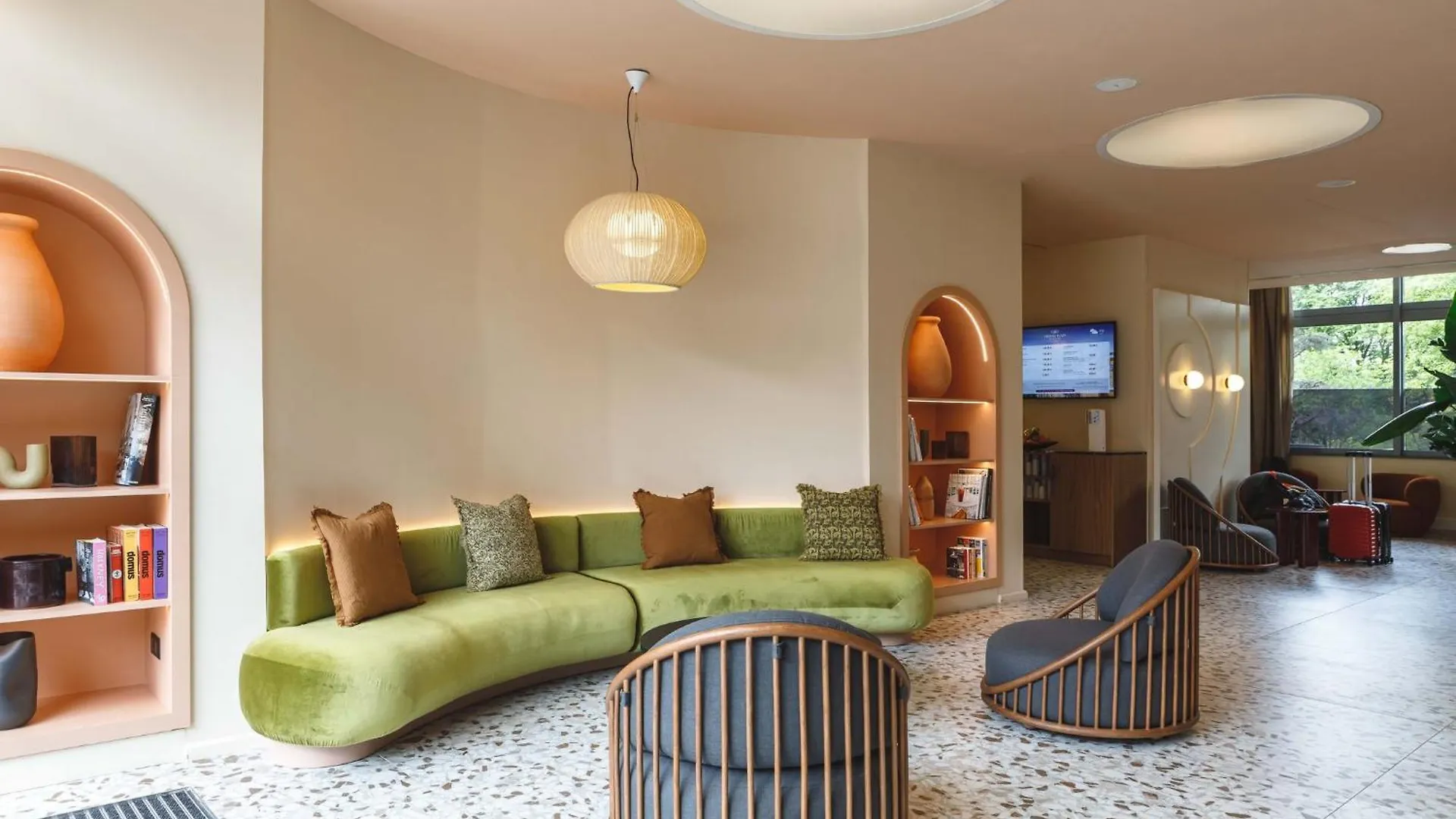 Отель Crowne Plaza Lyon - Cite Internationale
