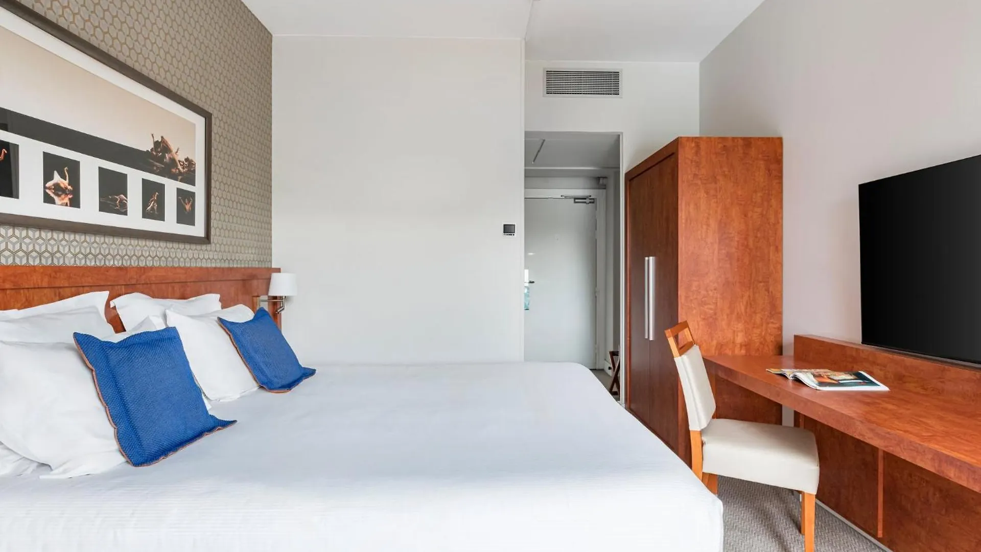 Crowne Plaza Lyon - Cite Internationale Hotell 4*,
