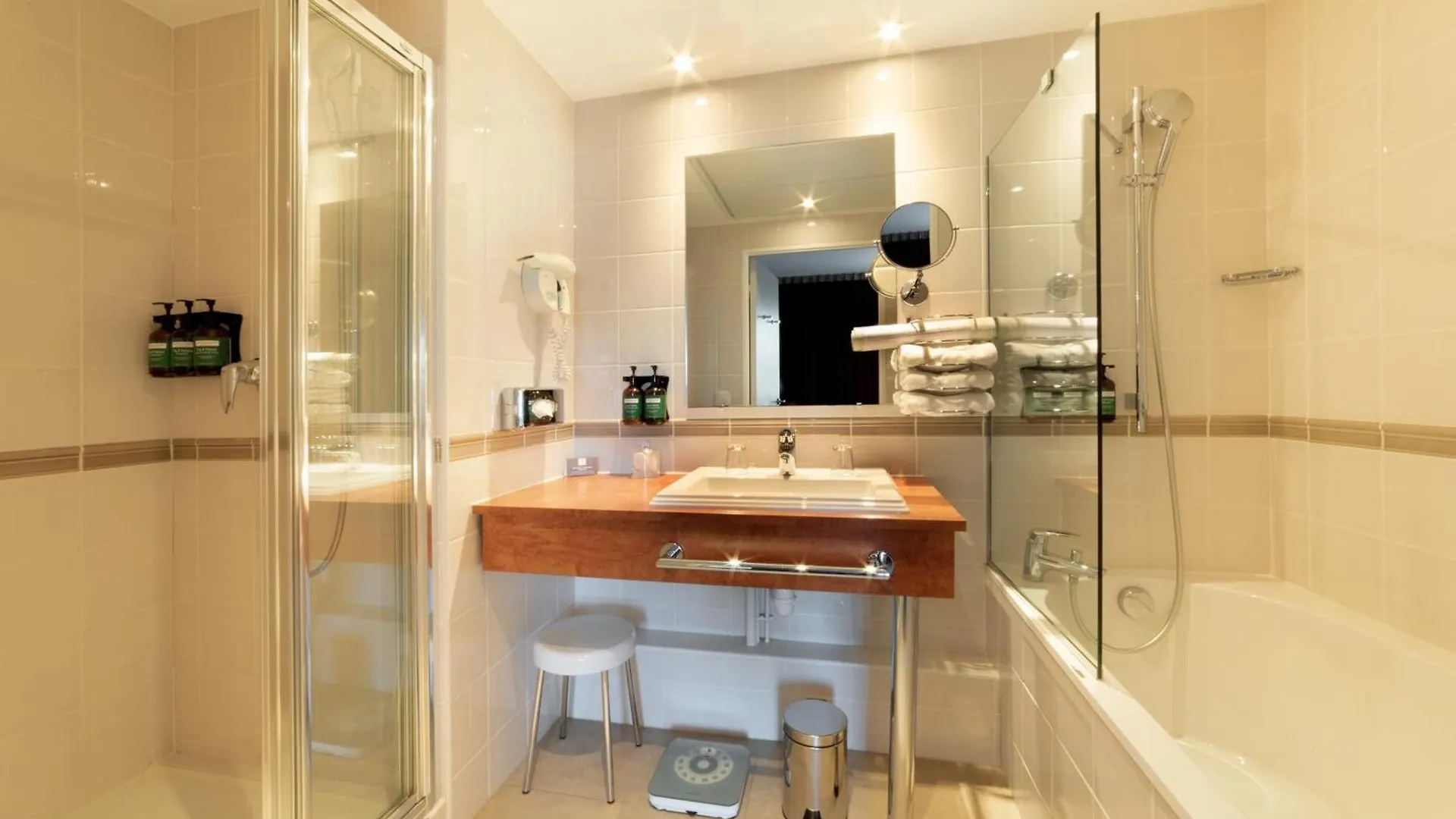 Crowne Plaza Lyon - Cite Internationale Hotell