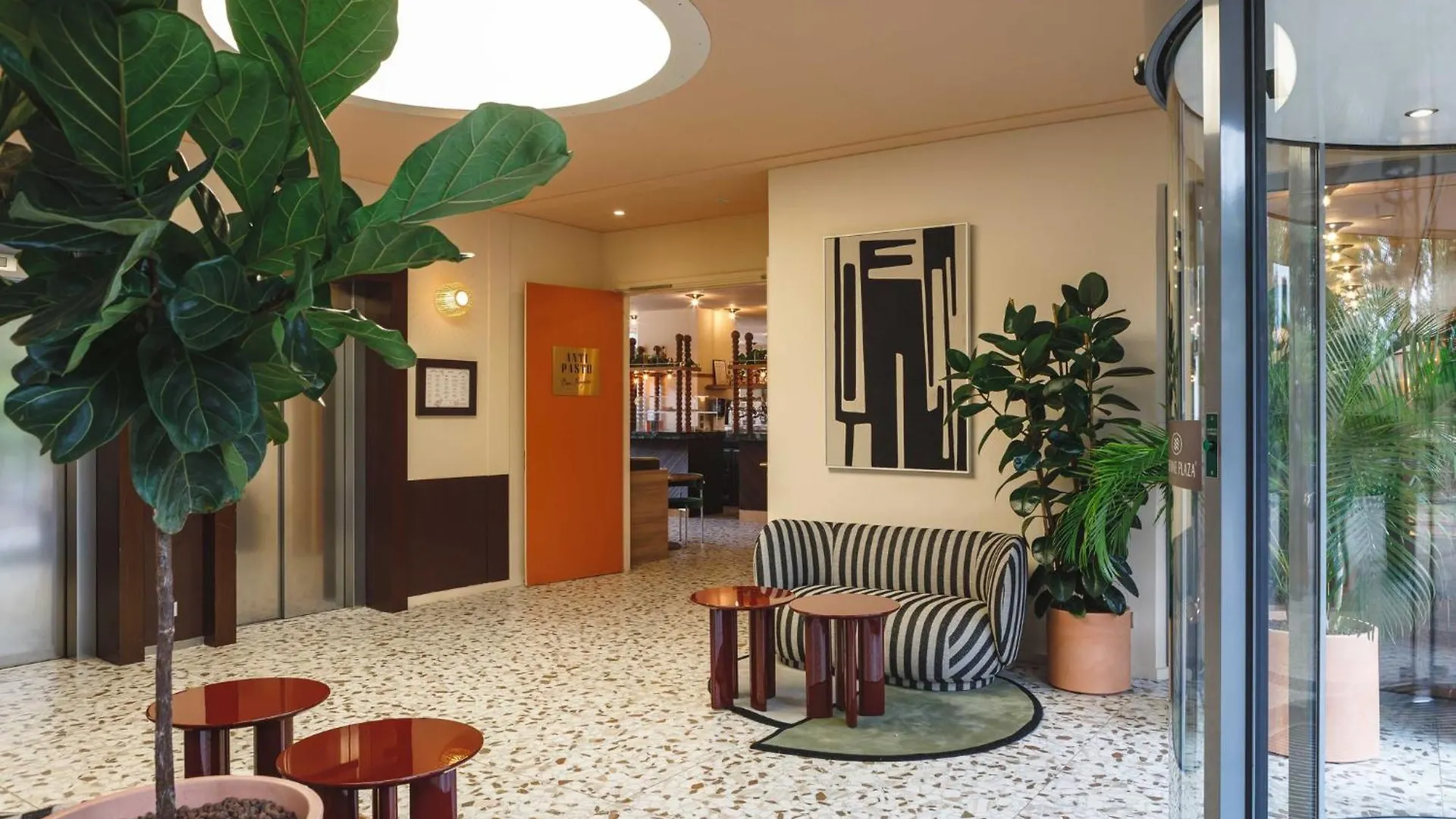 Crowne Plaza Lyon - Cite Internationale Hotel