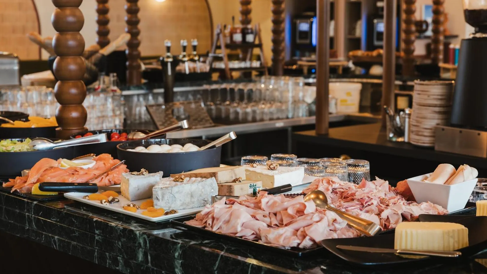 Отель Crowne Plaza Lyon - Cite Internationale