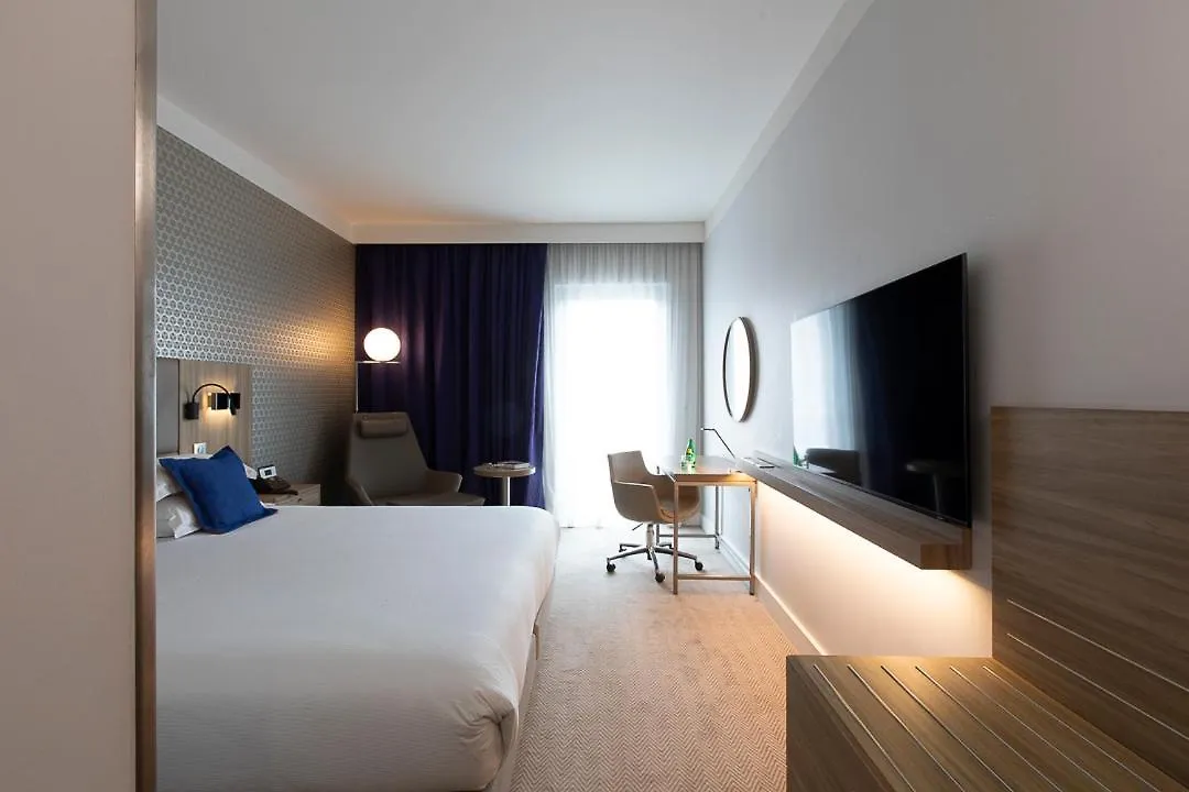 Crowne Plaza Lyon - Cite Internationale Hotel