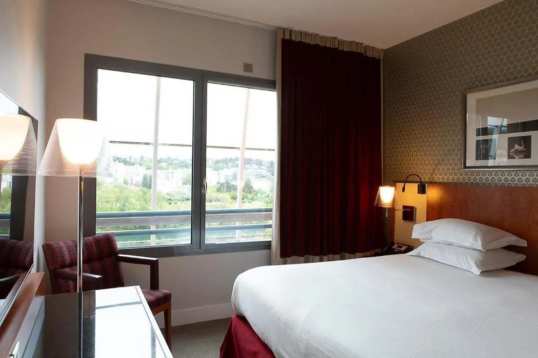 Отель Crowne Plaza Lyon - Cite Internationale
